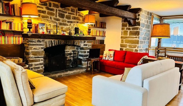 GuestHost - Comfortable 150 sqm apartment, accommodating up to 6 people, located on the second floor of a building without an elevator.The property is located in a well-served residential area of ​the town. The pedestrian center and the ski lift are