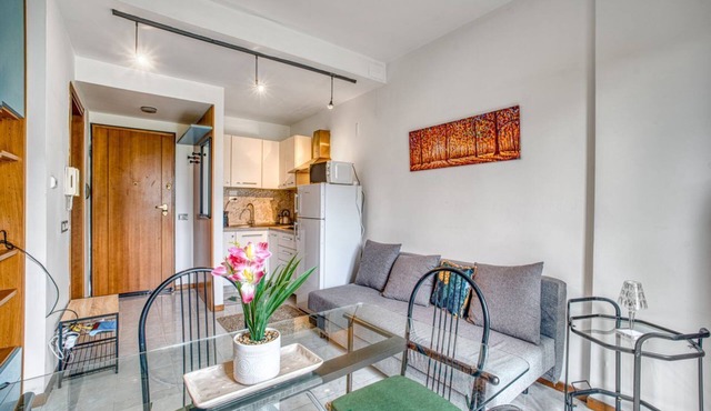 GuestHost - Comfortable apartment equipped with all comforts to accommodate up to 3 people, located a stone's throw from Fontivegge Station (80 meters) and a 5-minute walk from Pescaia Park. It is located in a quiet residential area well equipped with al