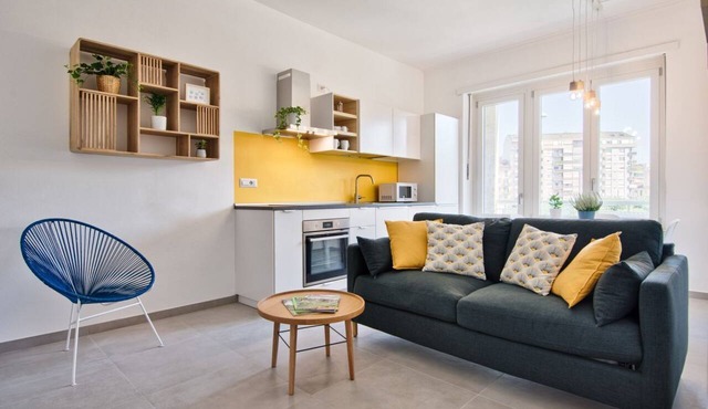 GuestHost - Cozy apartment perfect for 2 people is located just a few meters from the Metro Carducci with which you can easily reach Porta Nuova Station, Porta Susa Station, Lingotto Fiere. We are also a stone's throw from the hospitals area (CTO, Moline