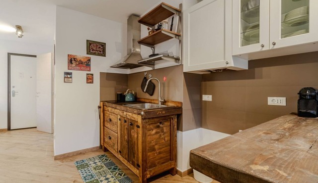 GuestHost - Cozy flat of 40 square meters, can accommodate up to 4 people, located on the 4th floor of a building WITH lift with steps to access it (NOT suitable for disabled people) The property is located in the heart of the most authentic Genoese old