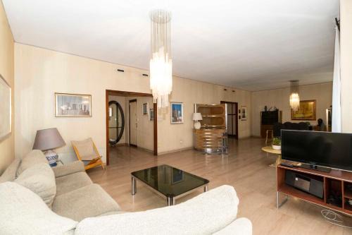 GuestHost - Massaua Roomy Vintage Apartment