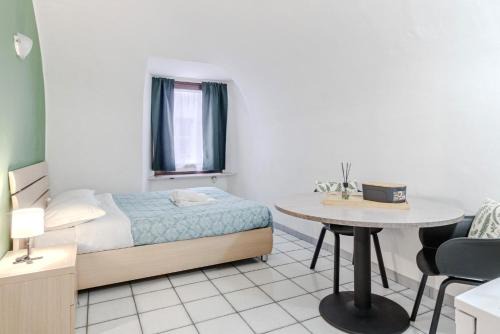 GuestHost - Stylish Studio in Turin's Vibrant Quadrilatero