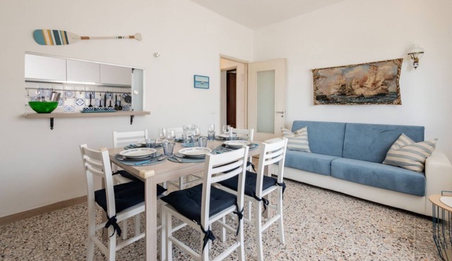 GuestHost - The House by the Sea one step away from the beach! x6