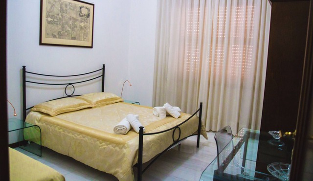 Happy Rooms in Easy House January offer: 30% weekly and 40% monthly discount