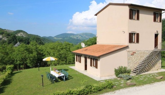 Haus für 11 Erwachsene und 9 Kinder in Apecchio by Interhome