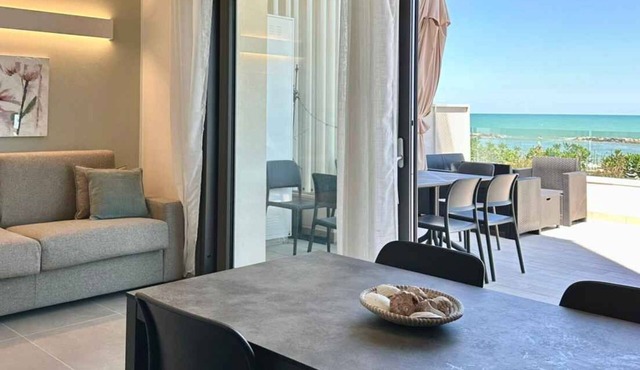 Holiday apartment with air conditioning, internet and balcony with sea view