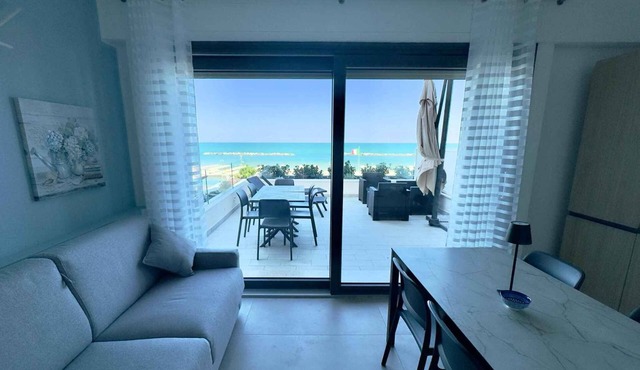 Holiday apartment with air conditioning, internet and balcony with sea view