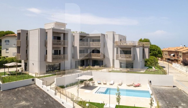 Holiday home ELEA is the 2025 novelty that will give you a holiday in Pineto but with the charm of a new modern construction, fresh and designed with all the comforts. The Aura apartment has a large living room with kitchenette and sofa bed at the entran