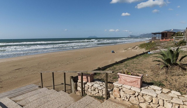 HOLIDAY VILLA NIKITA, FEW METERS AND HAS 'THE SEA