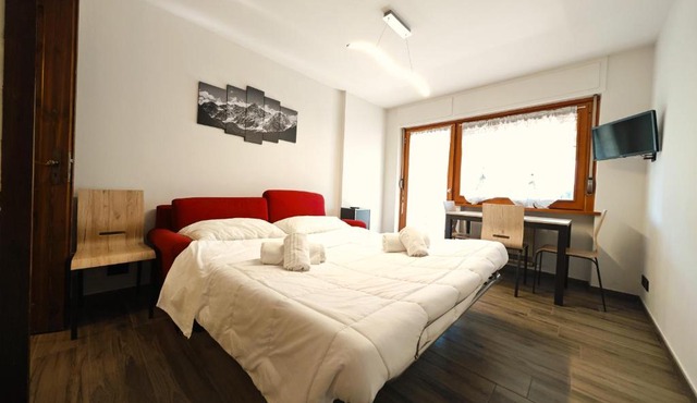 Hostdomus - City Center Apartment