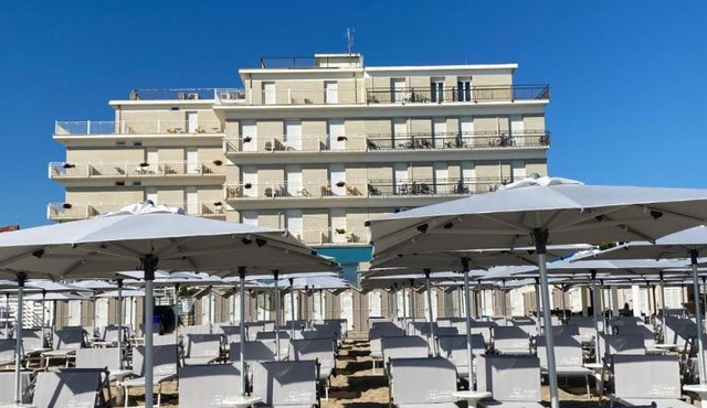 HOTEL FLYING