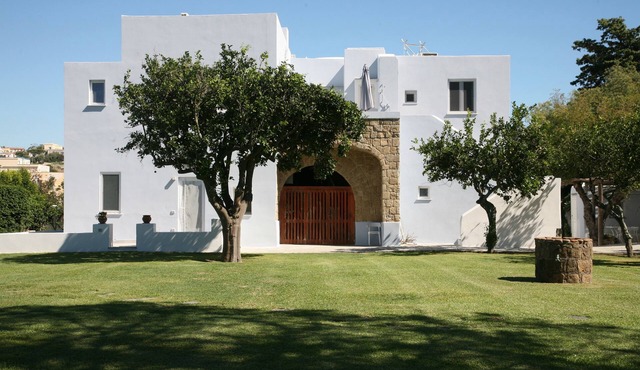 Il Carrubo - Two bedroom Apartment with sea view and patio