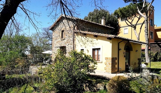 Immersed in the green countryside of Viterbo, independent apartment IL FIENILE