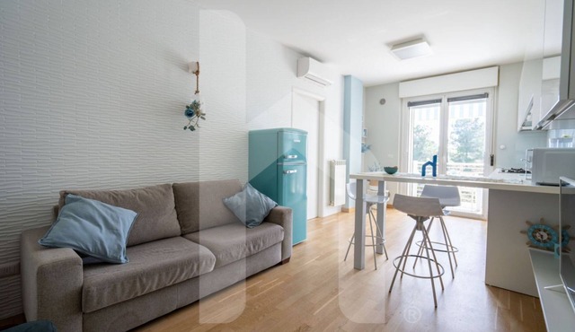 In an enchanting location, in a residential neighborhood a stone's throw from the city center and directly in the territory of the Marine Protected Area Torre del Cerrano, the I Gabbiani residence will offer you a relaxing holiday. The three-room apart