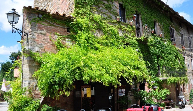 In ancient Borgo Toscano Umbro Lake Trasimeno R