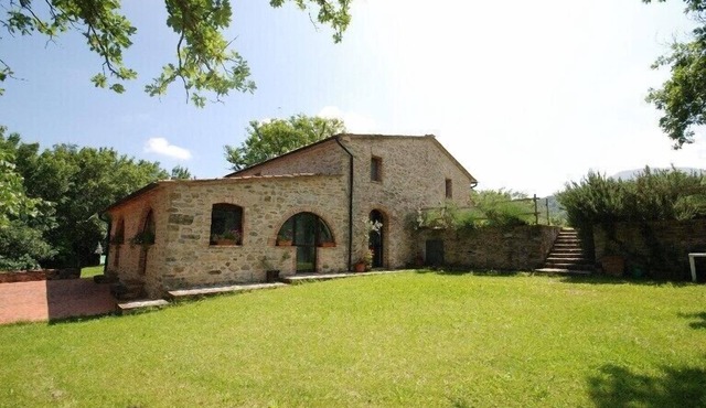 house for numerous families and groups of friends. Pets welcome