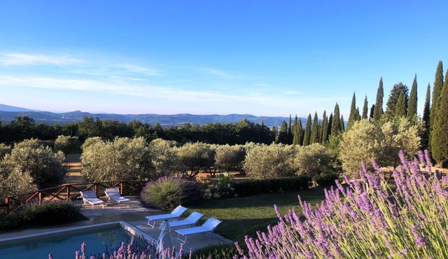 Villa with pool between Florence and Arezzo. Magical view