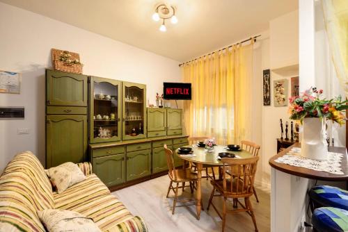 Laila's Frasassi House by RentMax