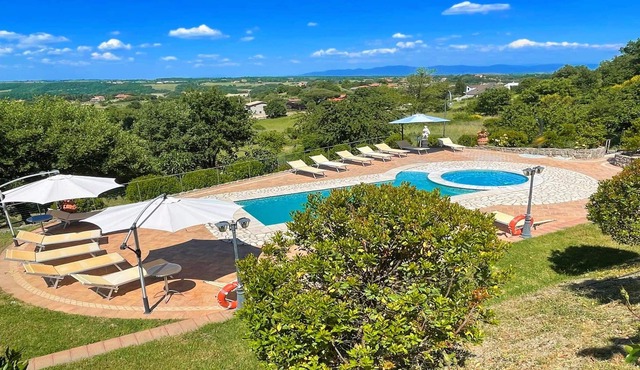 LAKE VIEWS BOLSENA/EXCLUSIVE VILLA, POOL+ JACUZZI/SLEEPS 24