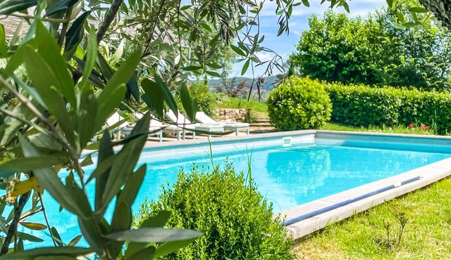 Large estate with swimming pools 90km northern of Rome