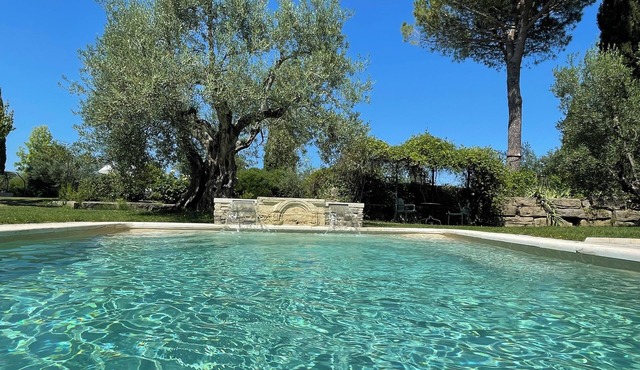 Le Balze Open Space with Private Garden in Villa with Park and Pool