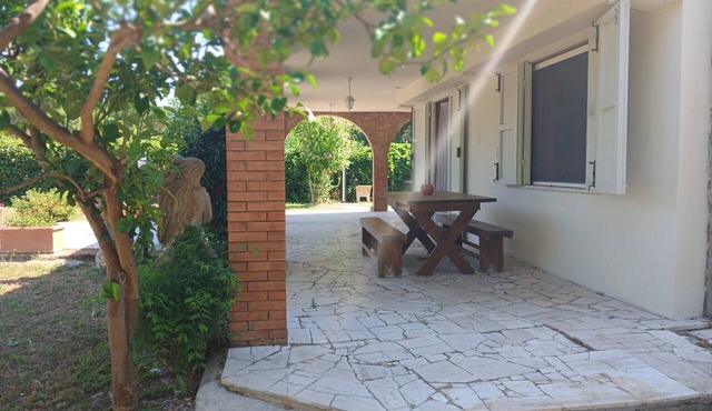 Le Palme Apartment with Garden in Giannella