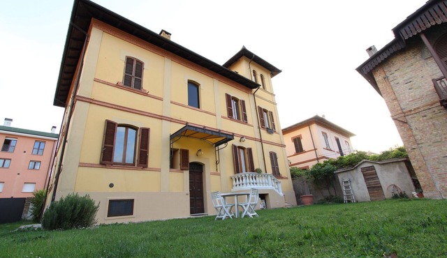 "Liberty House" apartment, sleeping in a villa a few steps from the city center.