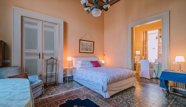 Live in PALAZZO, historic center, 7 km from the sea
