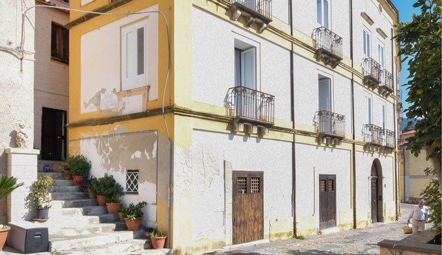 Live in style in this beautiful vacation apartment with sea view in Amantea.
