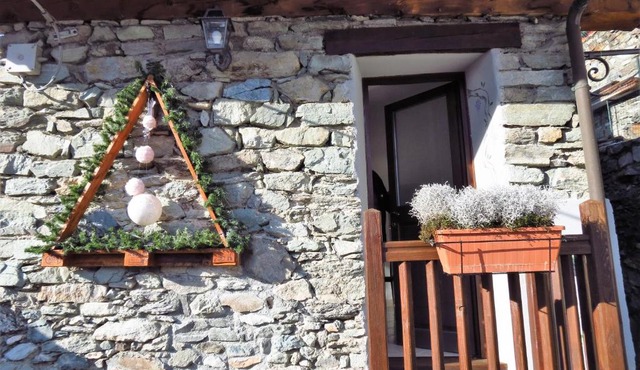 Lo Gnomo sotto al Glicine CIR Alloggio ad uso turistico VDA Chatillon N 0008 E N 0009