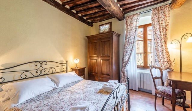 Locanda di Montisi Piazza Room between the hills of Montalcino