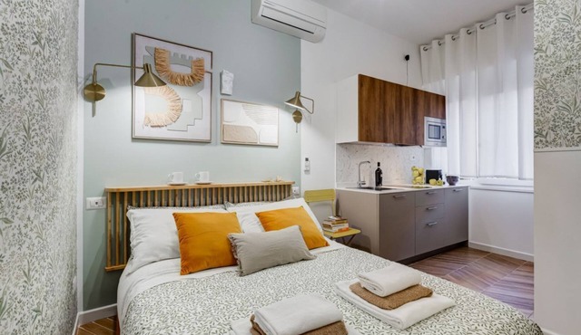 Love Nest is a house located on the -1 floor, you need to walk down one floor of stairs, no elevator.The view is interior, no special view, but very quiet!You will have everything you need for cooking, air conditioning, Wi-Fi, sheets and towels, hot wate