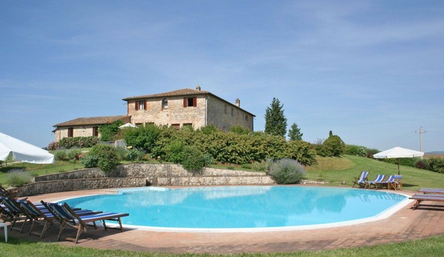 Lovely apartment for 7 people with WIFI, pool, close to Siena