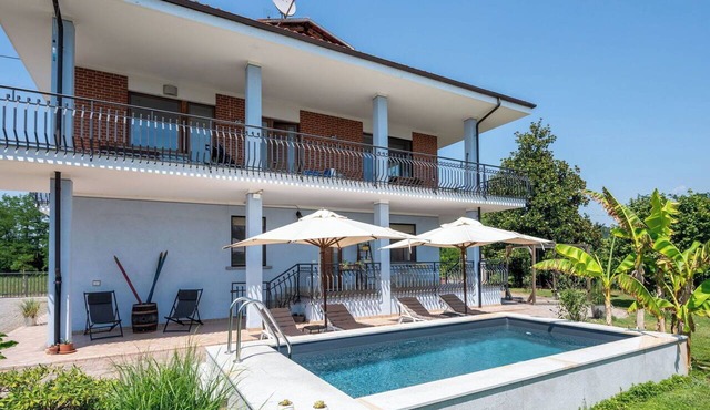 Lovely apartment for 6 people with pool, A/C, WIFI, terrace and pets allowed