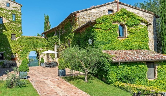 Lovely apartment for 4 people with WIFI, A/C, pool, TV, panoramic view and parking