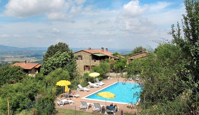 Lovely apartment in villa for 4 guests with pool, WIFI, TV, terrace and pets allowed