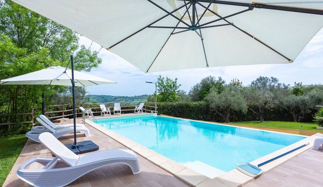 Lovely apartment in villa for 6 guests with WIFI, pool, TV and terrace