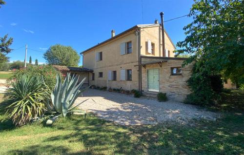 Lovely Home In Mombaroccio
