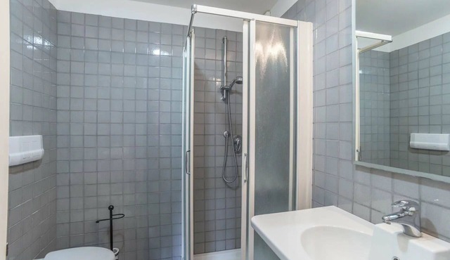 Lovely room for 2 people with WIFI, A/C, pool, TV, veranda and pets allowed, close to Perugia
