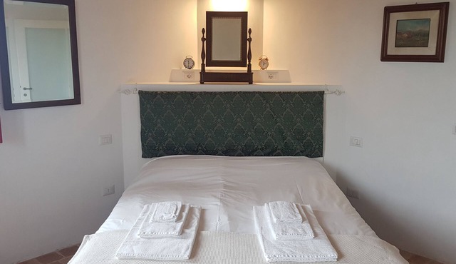Luxurious suite in manor house with pool in central Marche region