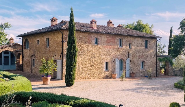 Luxury Tuscan villa, spectacular views, beautiful pool and garden.
