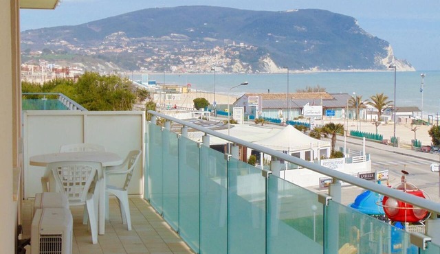 M062 - Marcelli, seafront penthouse