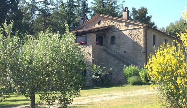 Magnificent Farmhouse with Pool on the borders of Tuscany