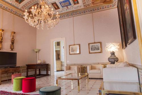 MarcheAmore - Stanze della Contessa, Luxury Flat with private courtyard