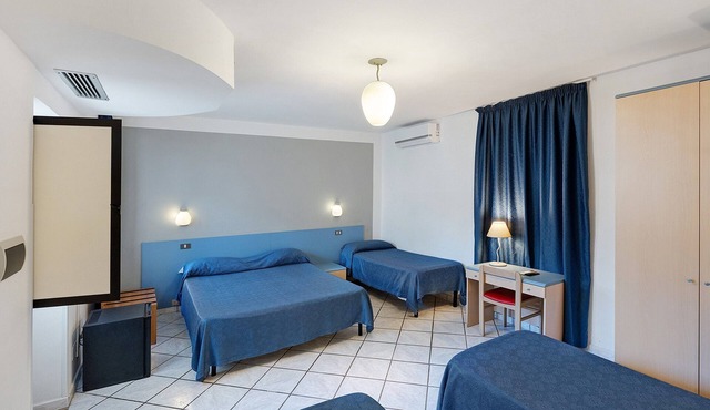 Marina Living Rooms – Comfort Quadruple Room with Shared Pool, Wi-Fi, Air Conditioning