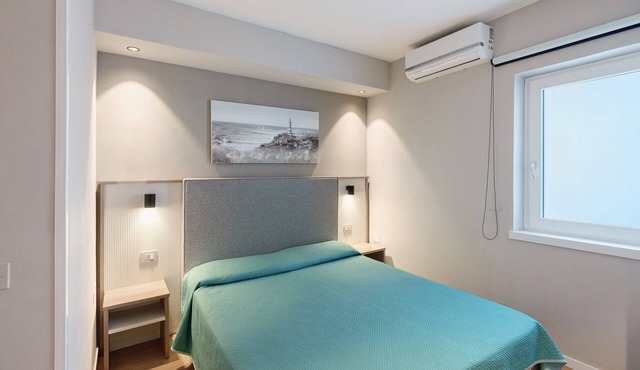 Marina Living Rooms – Deluxe Double Room with Shared Pool, Wi-Fi & Air Conditioning