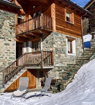 MCX Vacation Rental - MAISON LOZ duplex in typical village in Valtournenche with modern comforts just 2 minutes from the cable cars!