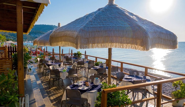 "melograno" Holiday Home With Swimming Pool and Private Beach