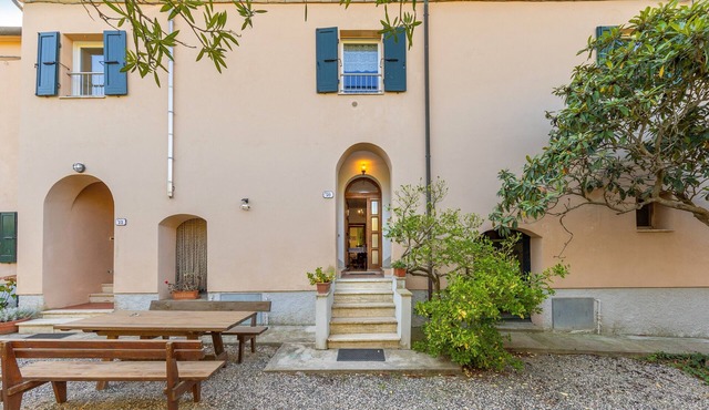 ‘Menta’ Apartment with Shared Pool and Garden