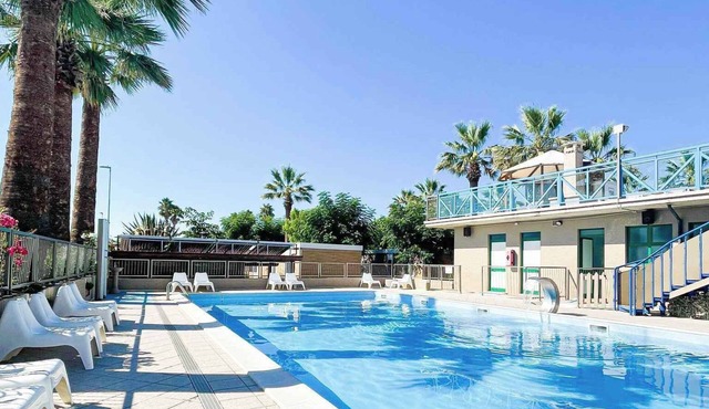 Mobile home with air conditioning, terrace and pool